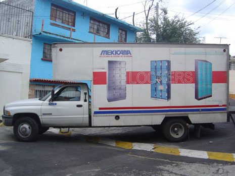 Vehículos empresariales rotulados